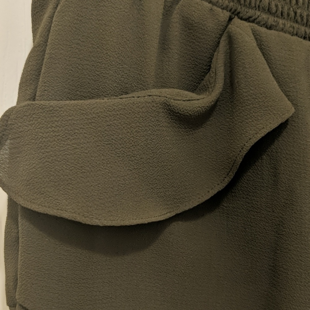 JOLT RUFFLE SHORTS - Picture 4 of 7